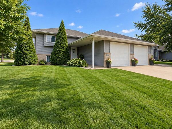 653 Grayhawk Dr, Mankato, MN 56001