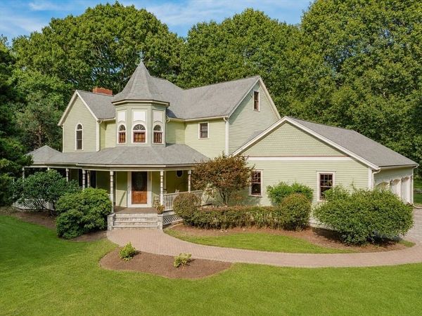 5 Captain Harris Dr, Freetown, MA 02702