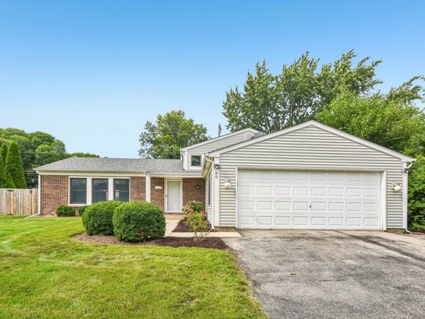 89 Foxcroft Road , Naperville, IL 60565