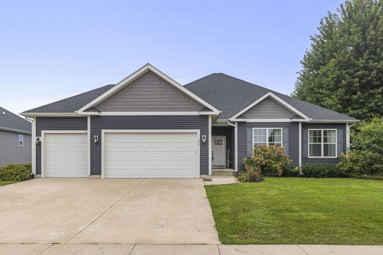 454 Snow Street, Sugar Grove, IL 60554 Main Photo