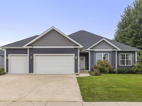 454 Snow Street , Sugar Grove, IL 60554