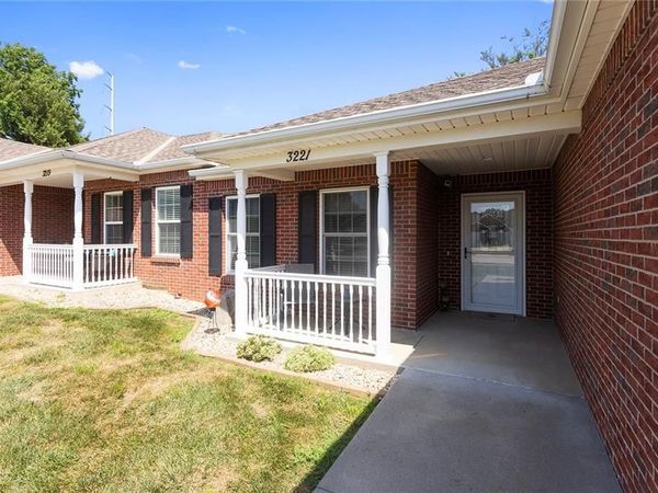 3221 Hickory Ridge Court, St Joseph, MO 64503