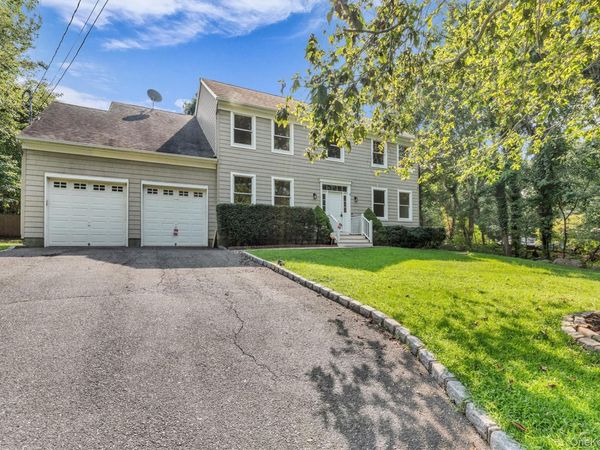 1871 Edwards Avenue , Baiting Hollow, NY 11933