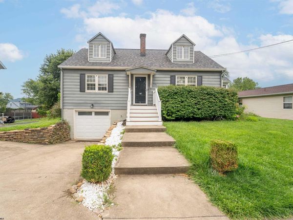 521 Junior Avenue, Morgantown, WV 26505
