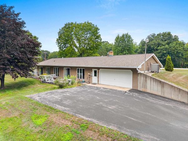 5895 STATE HWY 22, Lena, WI 54129