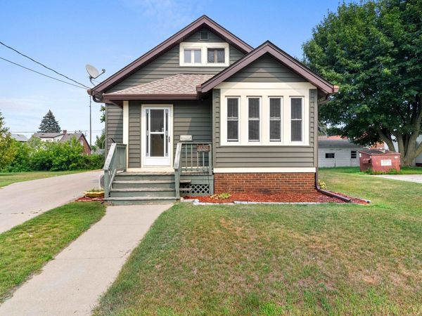 1133 S 20th St, Manitowoc, WI 54220
