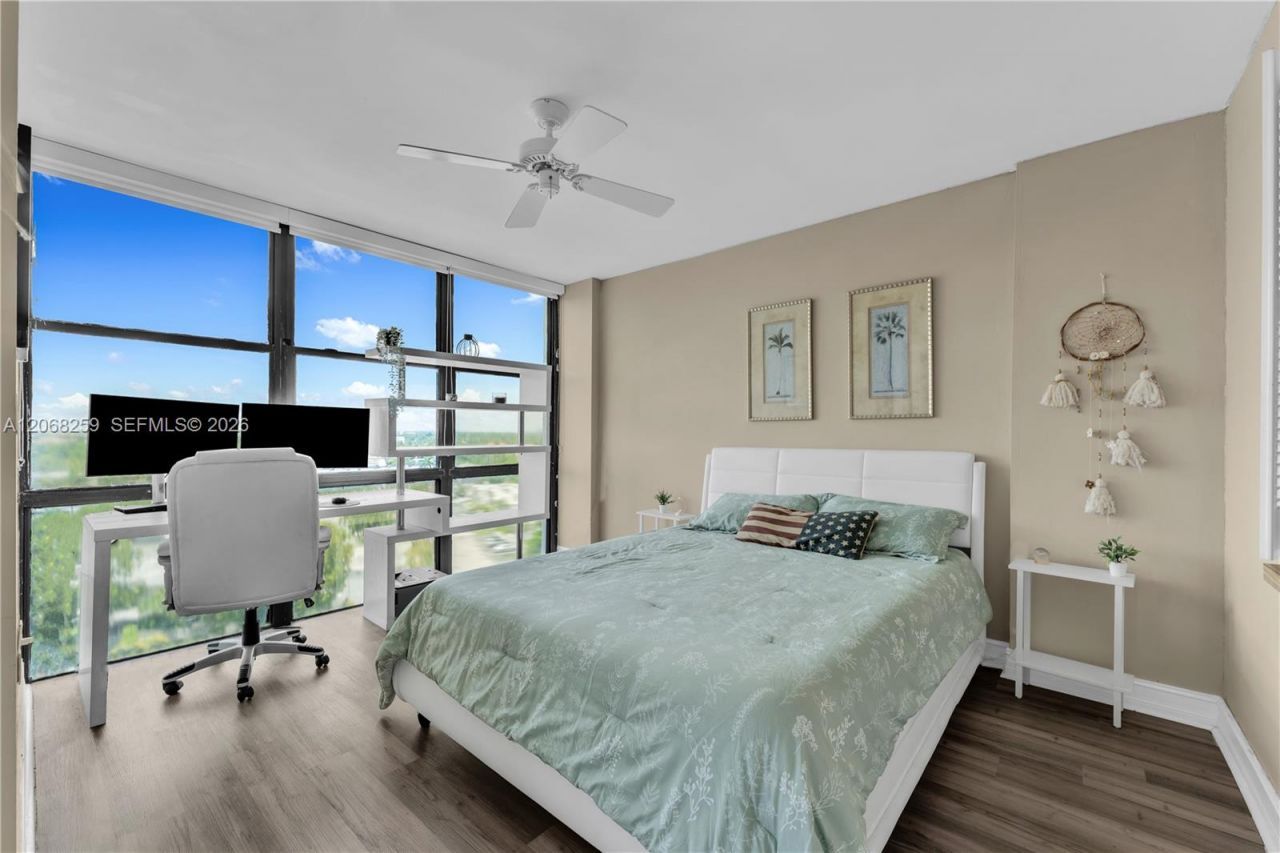 1000 Parkview Dr , Unit 1007, Hallandale Beach, FL 33009 Photo