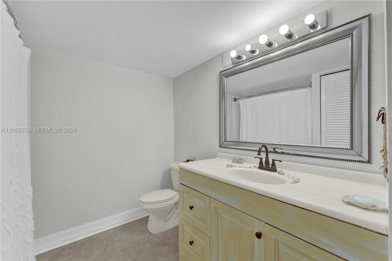 1000 Parkview Dr , Unit 1007, Hallandale Beach, FL 33009 Photo