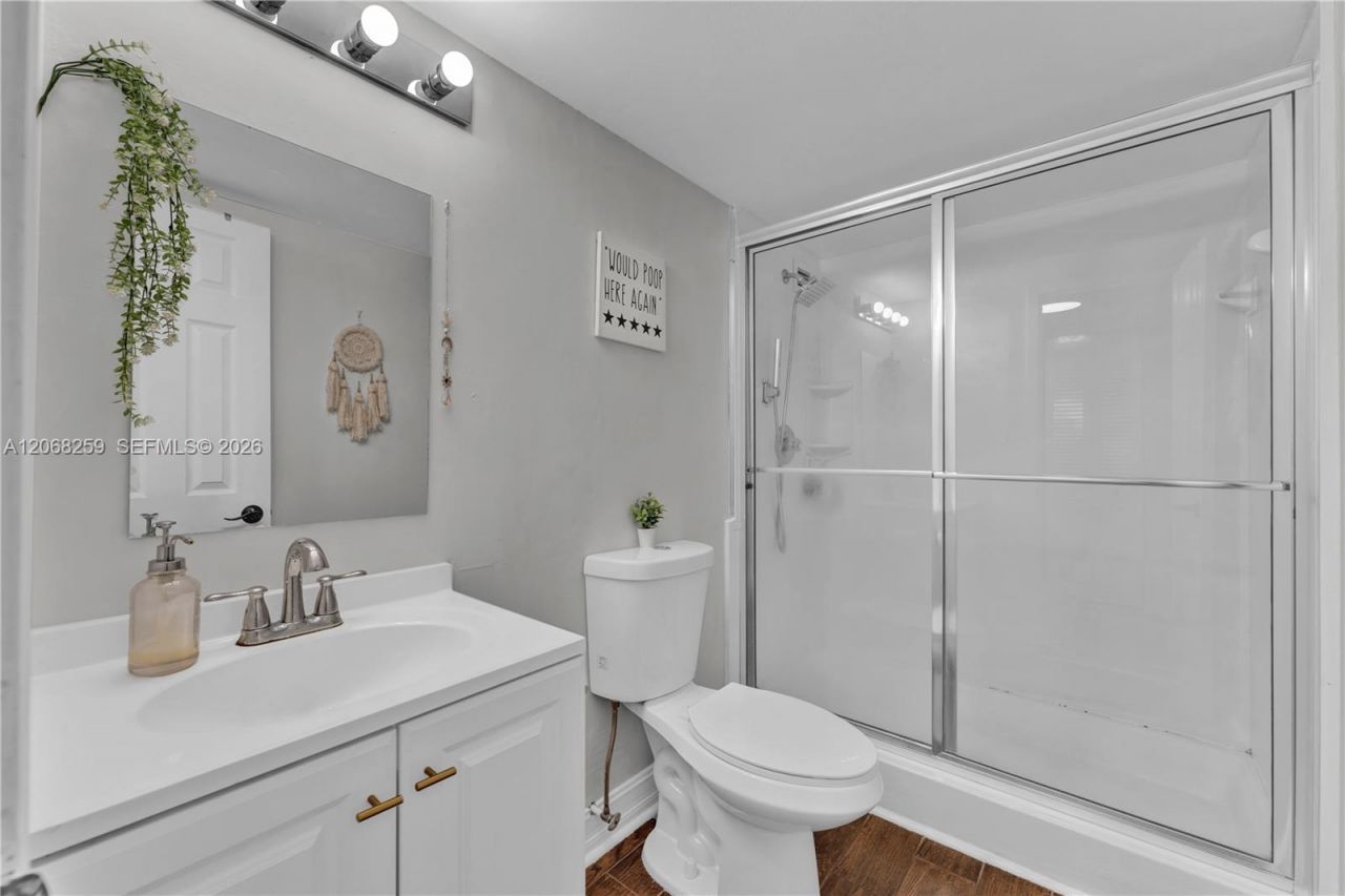 1000 Parkview Dr , Unit 1007, Hallandale Beach, FL 33009 Photo