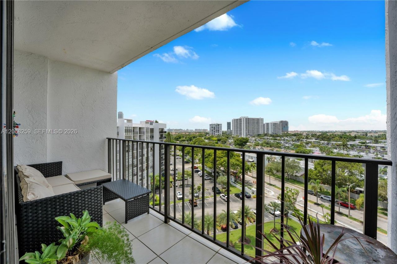1000 Parkview Dr , Unit 1007, Hallandale Beach, FL 33009 Photo