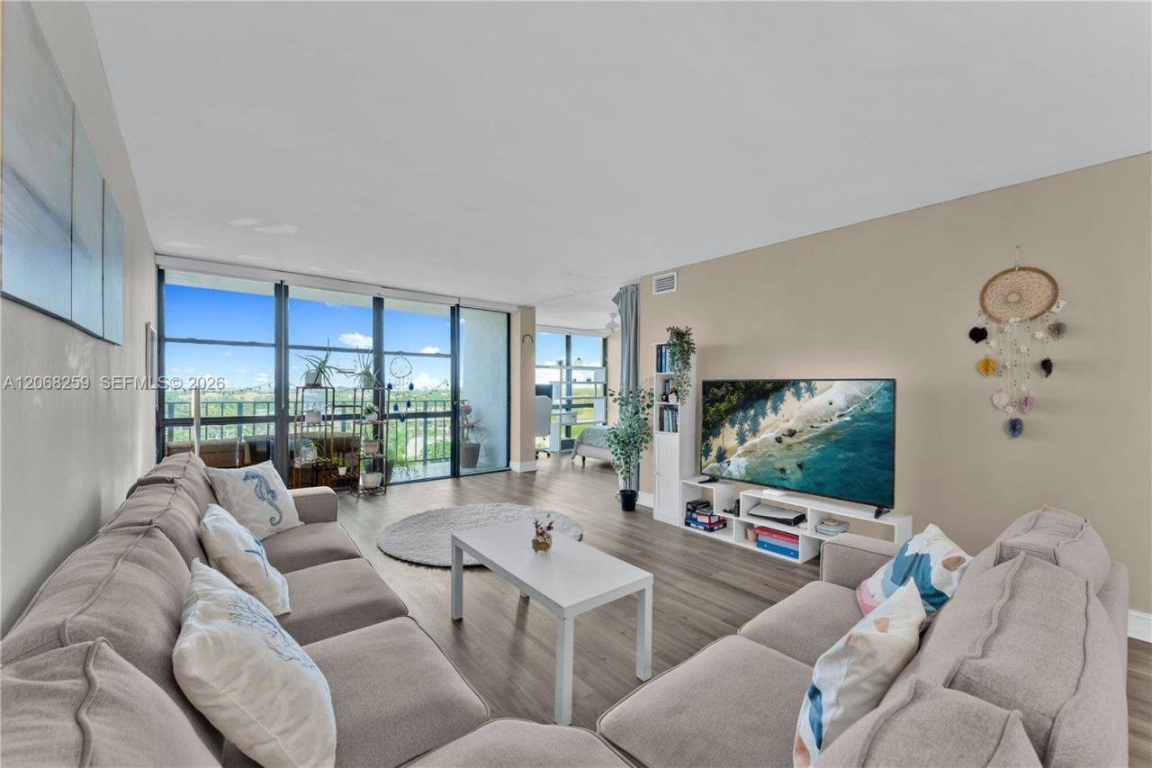 1000 Parkview Dr , Unit 1007, Hallandale Beach, FL 33009 Photo