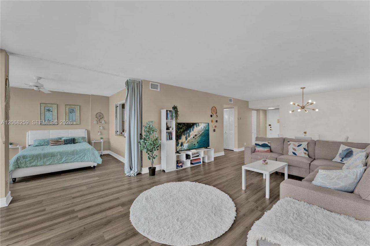 1000 Parkview Dr , Unit 1007, Hallandale Beach, FL 33009 Photo