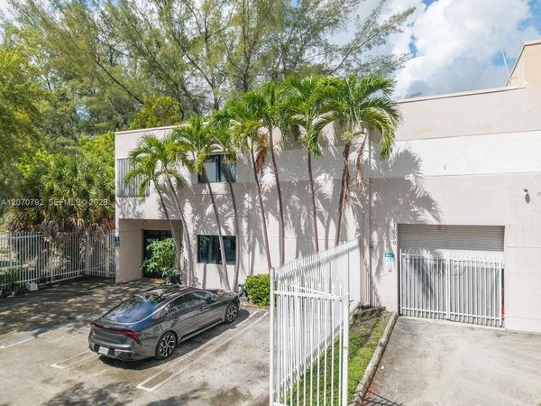 1650 NW 95th Ave, Doral, FL 33172