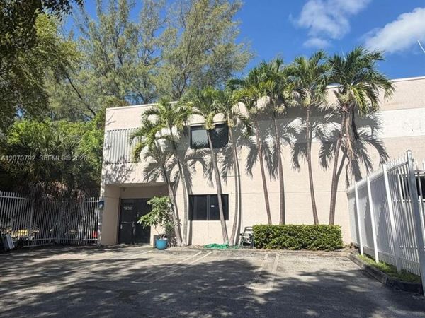 1650 NW 95th Ave , Doral, FL 33172