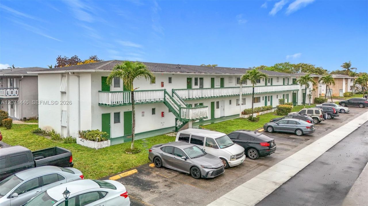 6730 Arbor Dr , Unit 202, Miramar, FL 33023 Photo