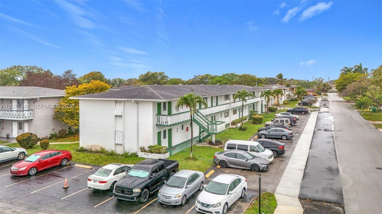 6730 Arbor Dr , Unit 202, Miramar, FL 33023 Photo