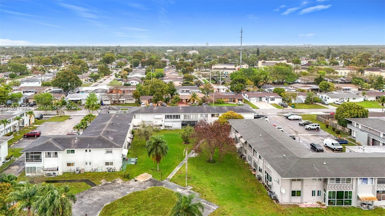 6730 Arbor Dr , Unit 202, Miramar, FL 33023 Photo