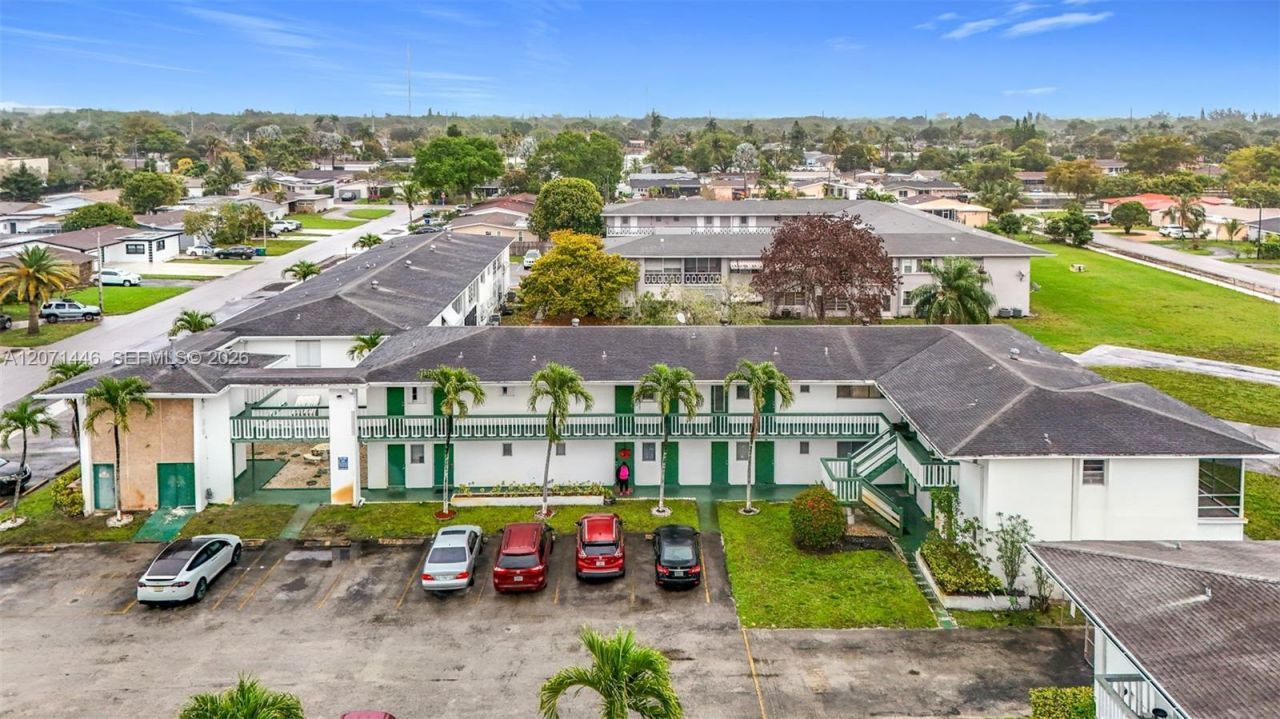 6730 Arbor Dr , Unit 202, Miramar, FL 33023 Photo