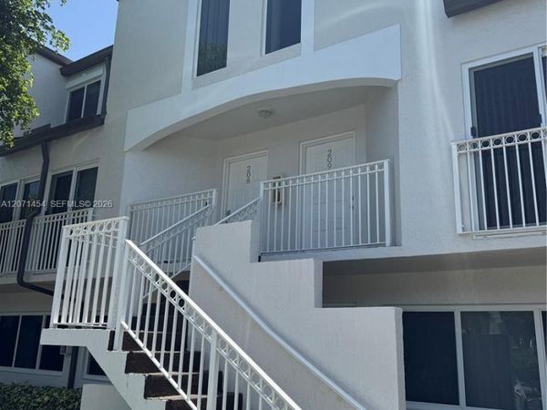 8670 NW 6th Ln , Unit 4-208, Miami, FL 33126
