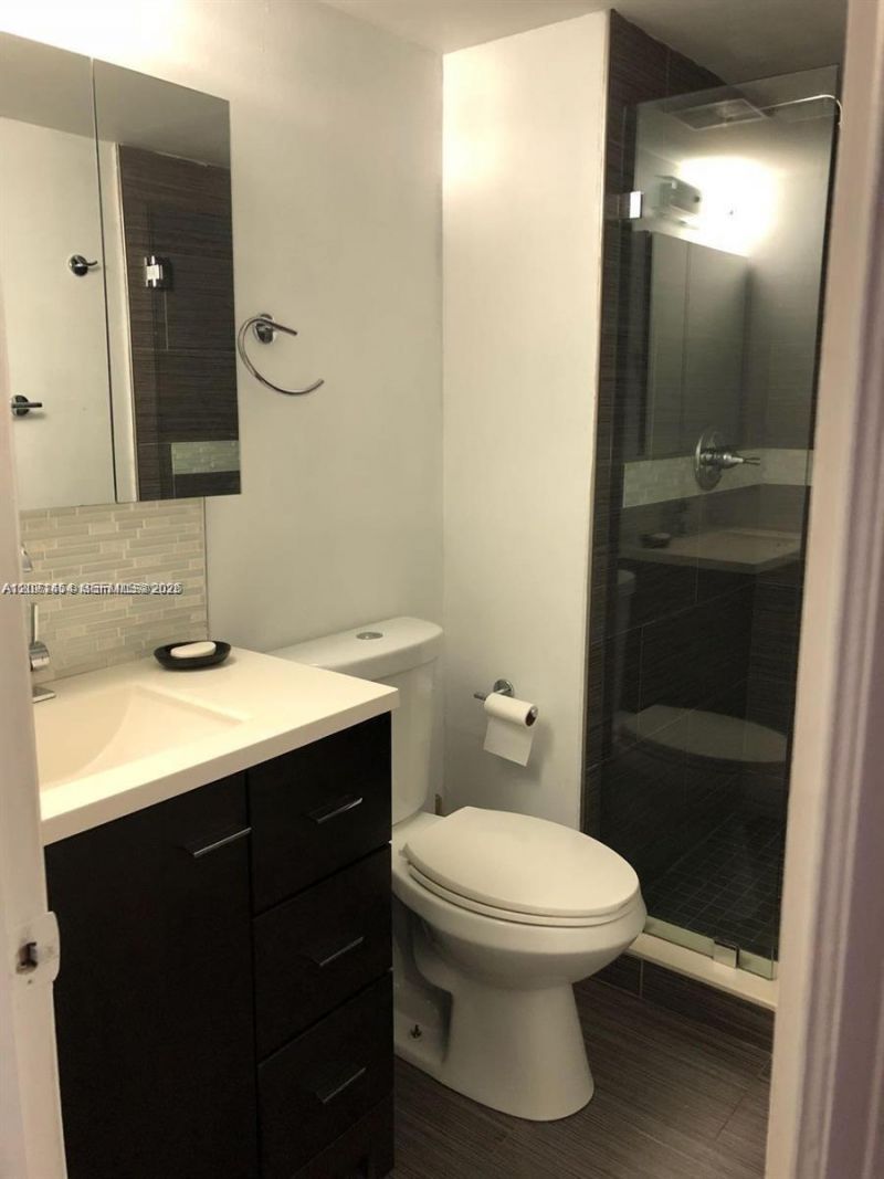 8670 NW 6th Ln , Unit 4-208, Miami, FL 33126 Photo