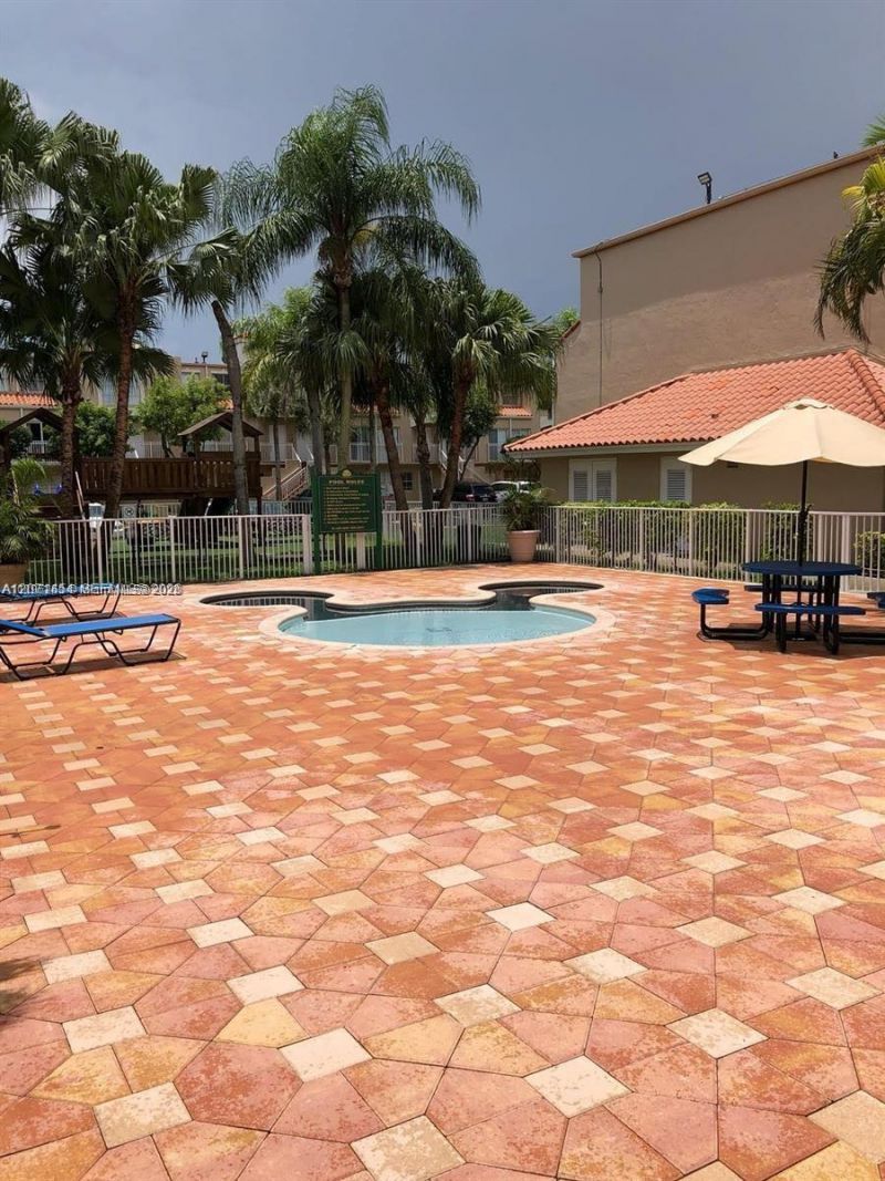 8670 NW 6th Ln , Unit 4-208, Miami, FL 33126 Photo