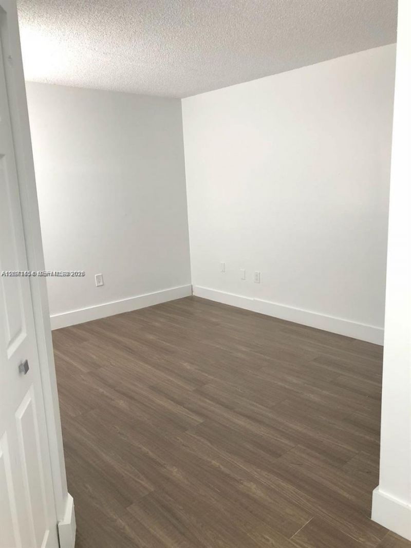 8670 NW 6th Ln , Unit 4-208, Miami, FL 33126 Photo
