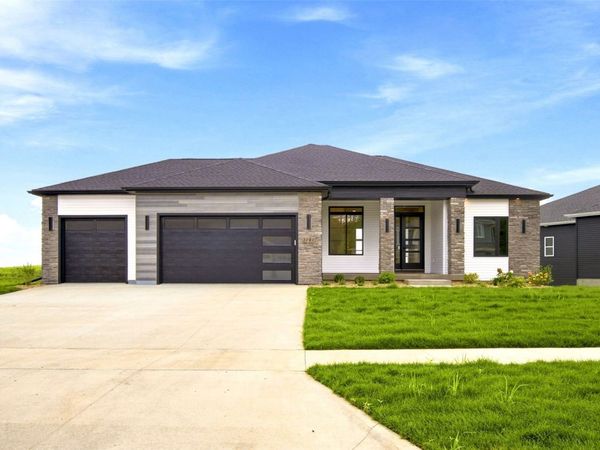 3040 Ridgeview Circle , Coralville, IA 52241