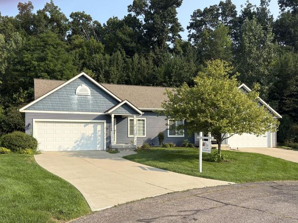 4207 Sand Valley Drive NE, Unit 9, Rockford, MI 49341