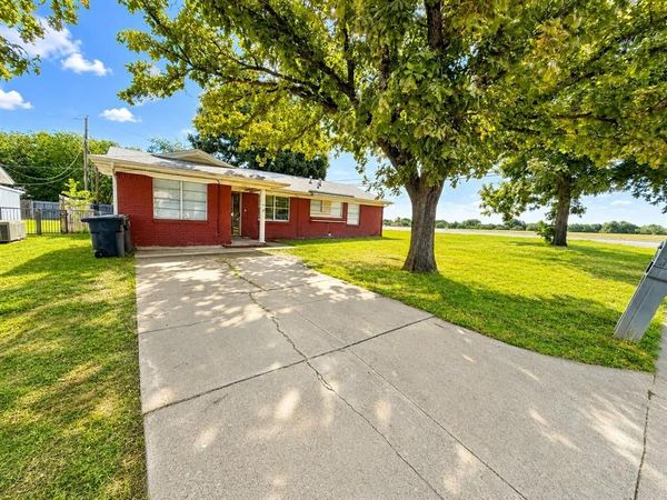 1902 Joslin Street , Cleburne, TX 76033
