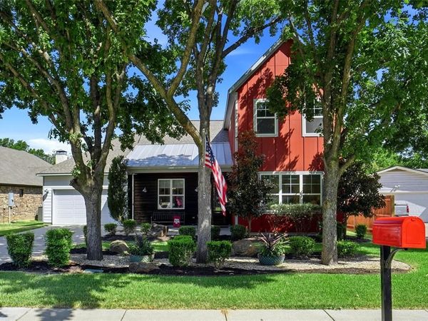 1300 Worthington Street, Grapevine, TX 76051
