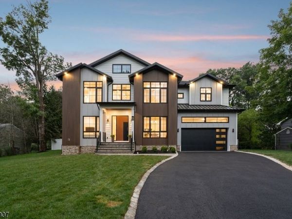 83 Falcon Rd, Livingston, NJ 07039