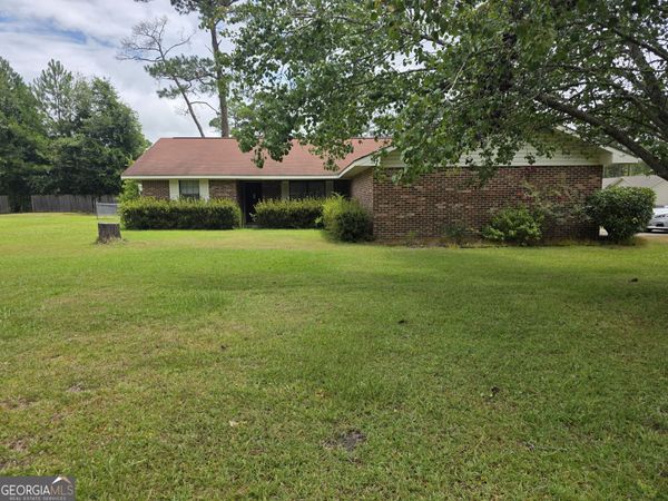 227 Colonial Drive, Baxley, GA 31513