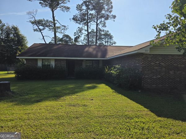 227 Colonial Drive, Baxley, GA 31513