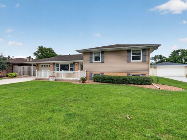 1817 Root Street , Crest Hill, IL 60403