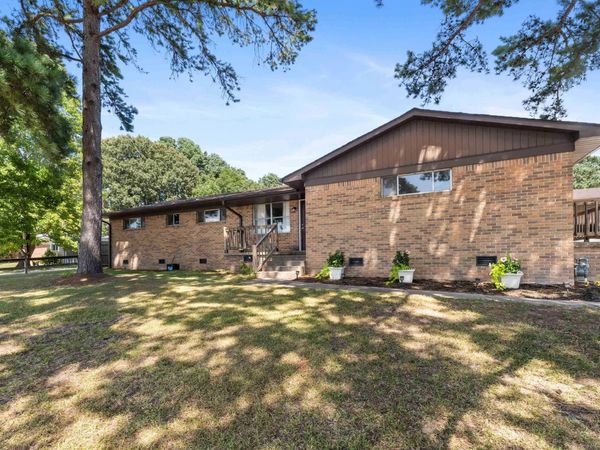 1821 E Lakeview Drive, Benton, AR 72015