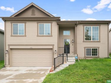 9152 Hanover Street, Omaha, NE 68122
