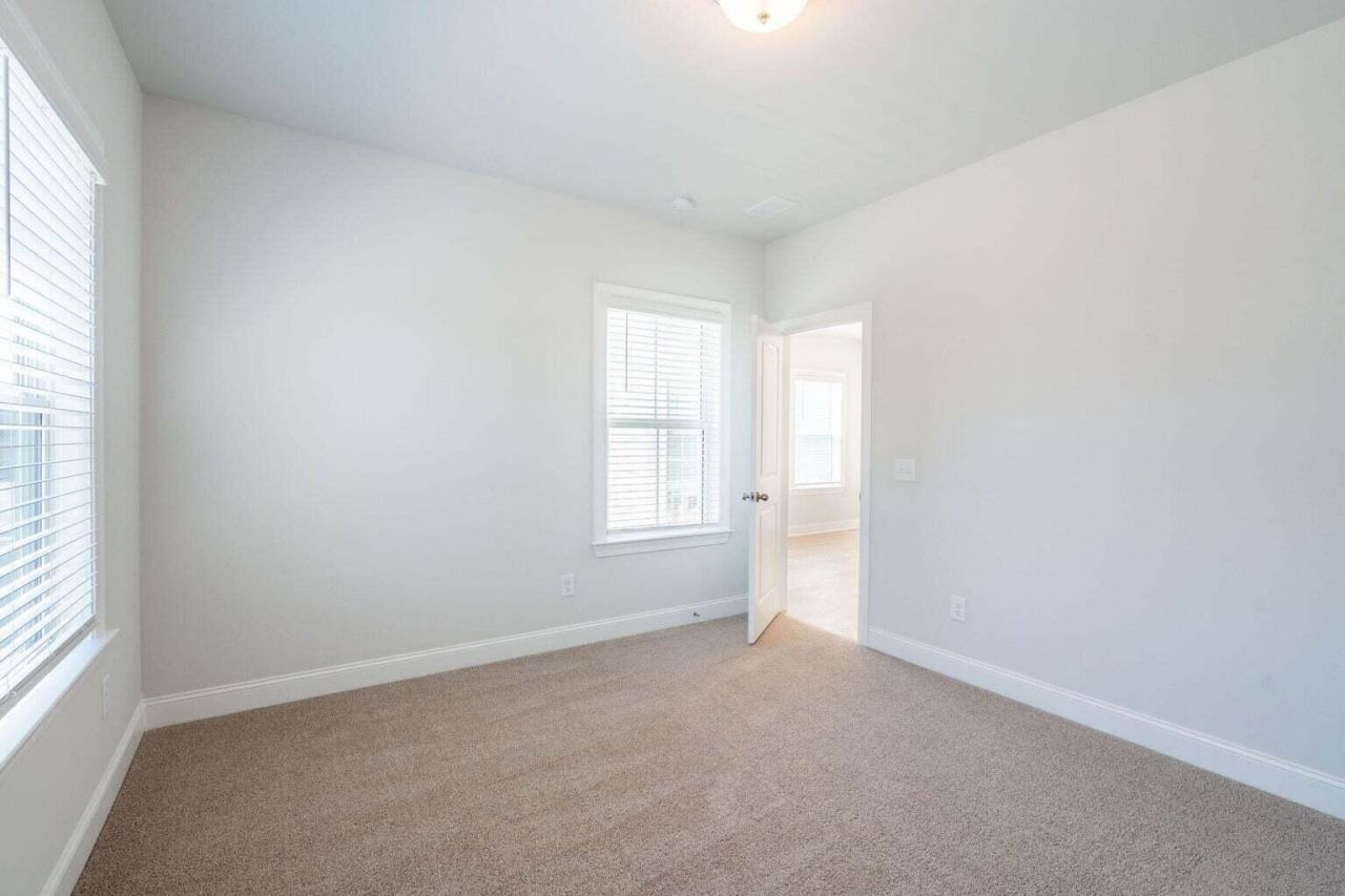 202 Cantona Drive Photo 24