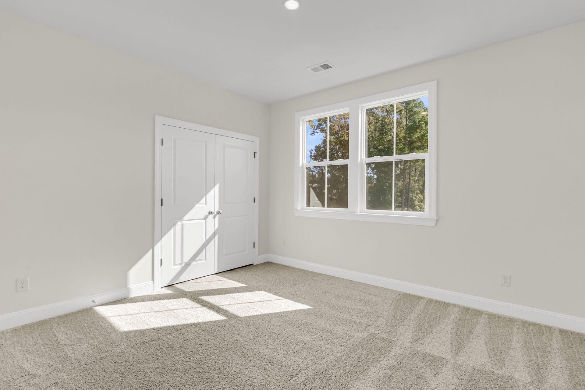 202 Cantona Drive Photo 32