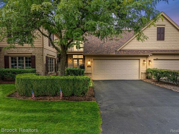 654 Deauville Lane Lane, Bloomfield Township, Mi 48304