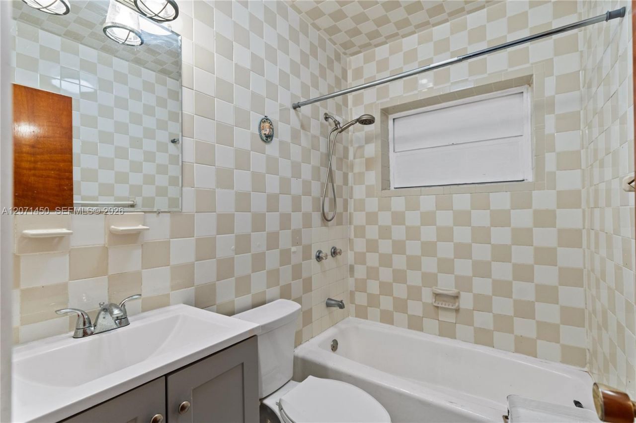 3445 NW 2nd St, Miami, FL 33125 Photo