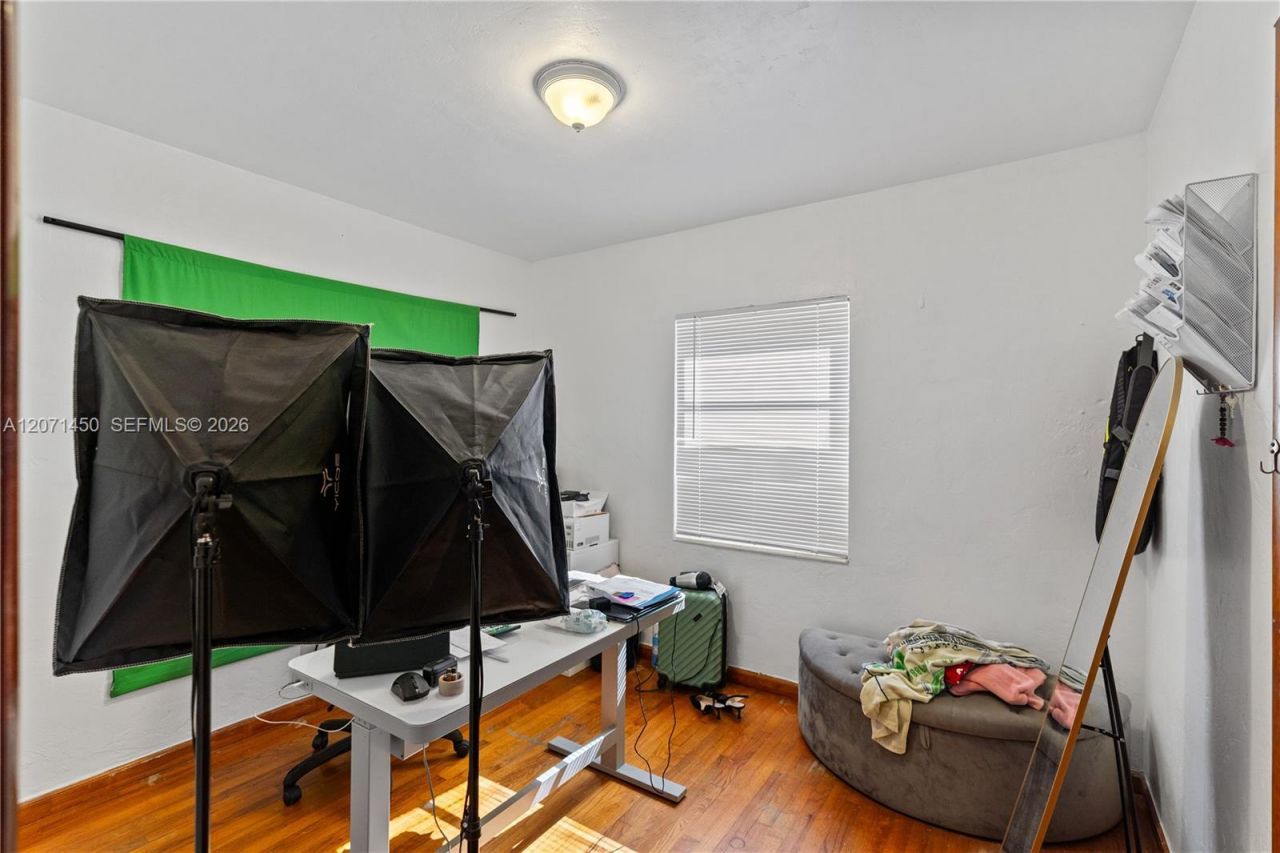 3445 NW 2nd St, Miami, FL 33125 Photo
