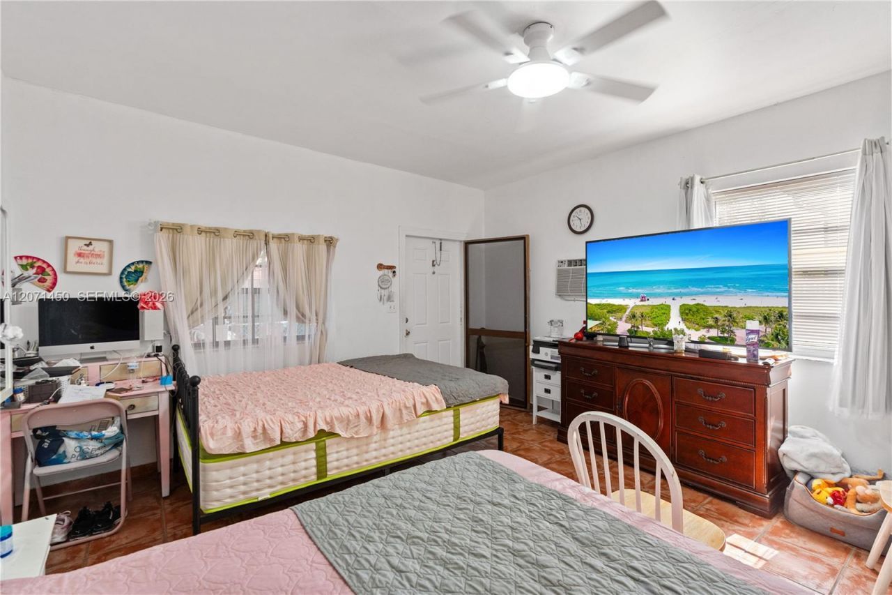 3445 NW 2nd St, Miami, FL 33125 Photo