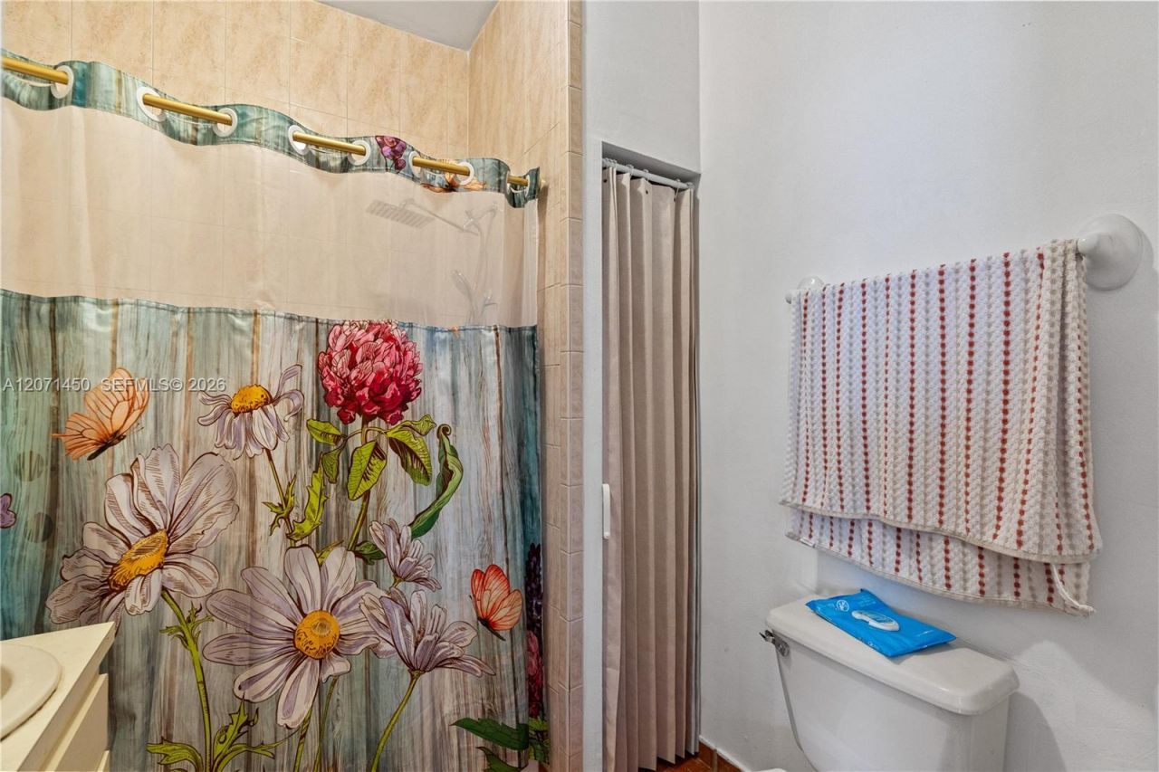 3445 NW 2nd St, Miami, FL 33125 Photo