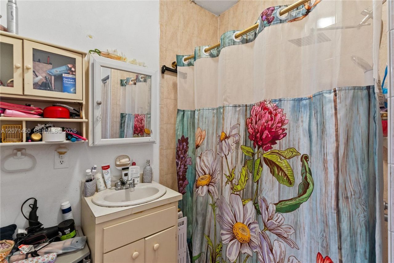 3445 NW 2nd St, Miami, FL 33125 Photo