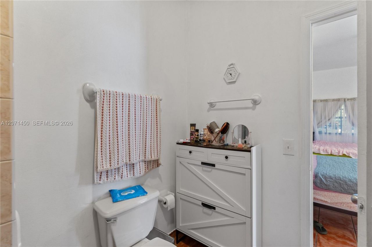 3445 NW 2nd St, Miami, FL 33125 Photo