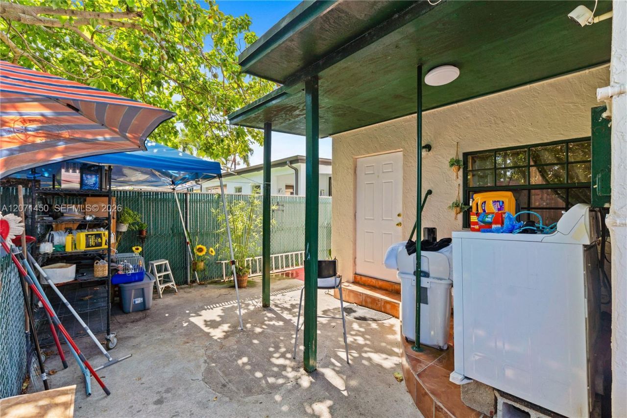3445 NW 2nd St, Miami, FL 33125 Photo