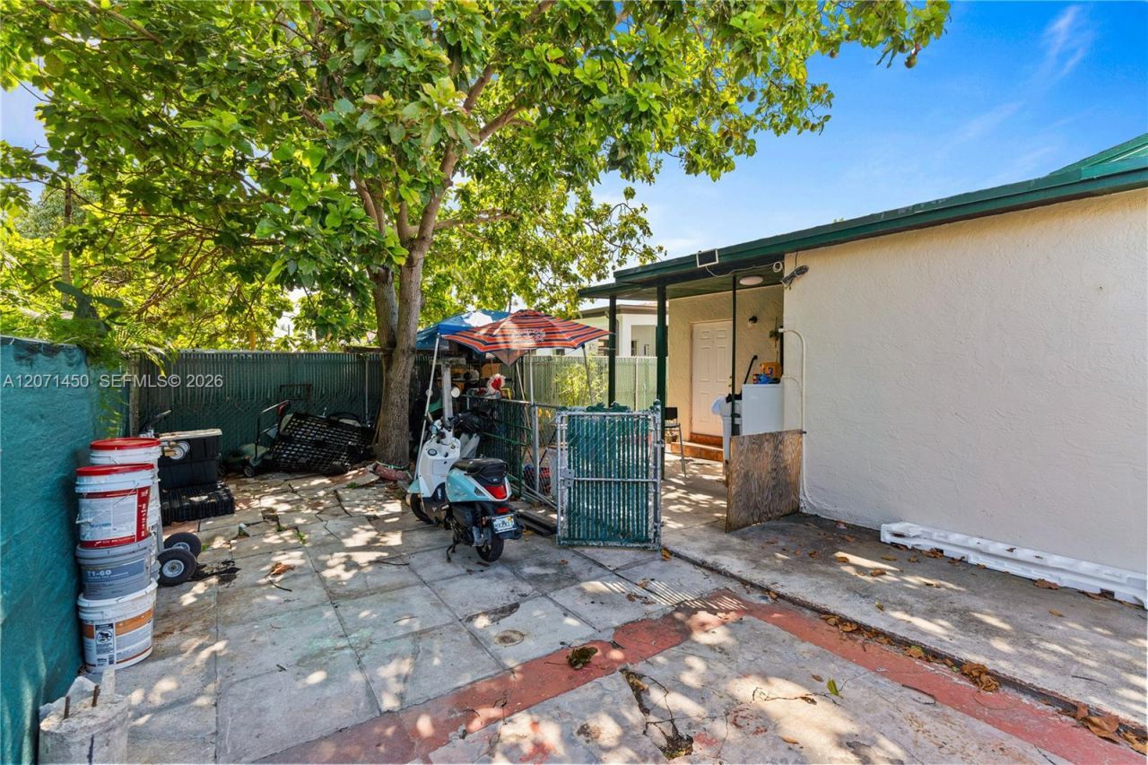3445 NW 2nd St, Miami, FL 33125 Photo