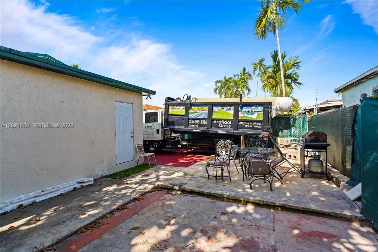 3445 NW 2nd St, Miami, FL 33125 Photo