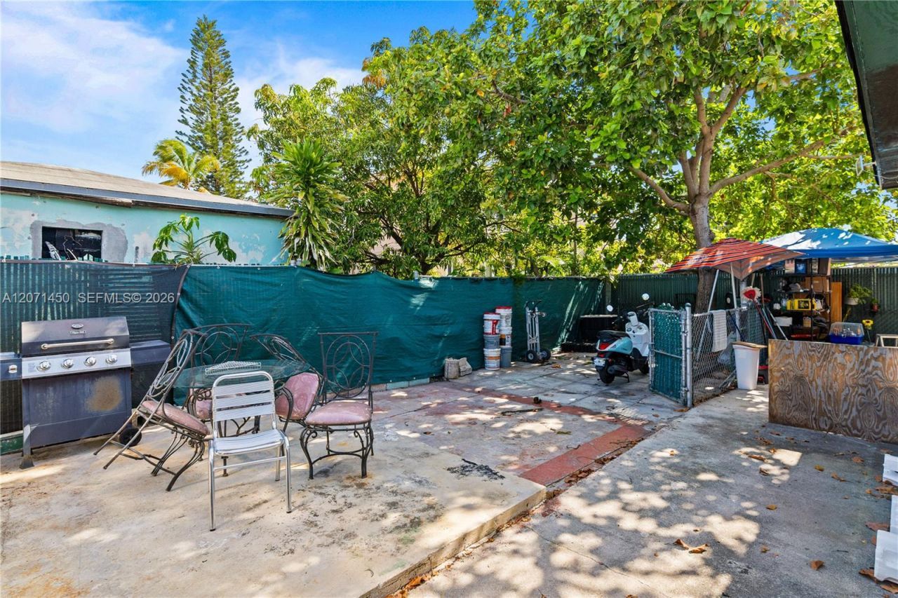3445 NW 2nd St, Miami, FL 33125 Photo