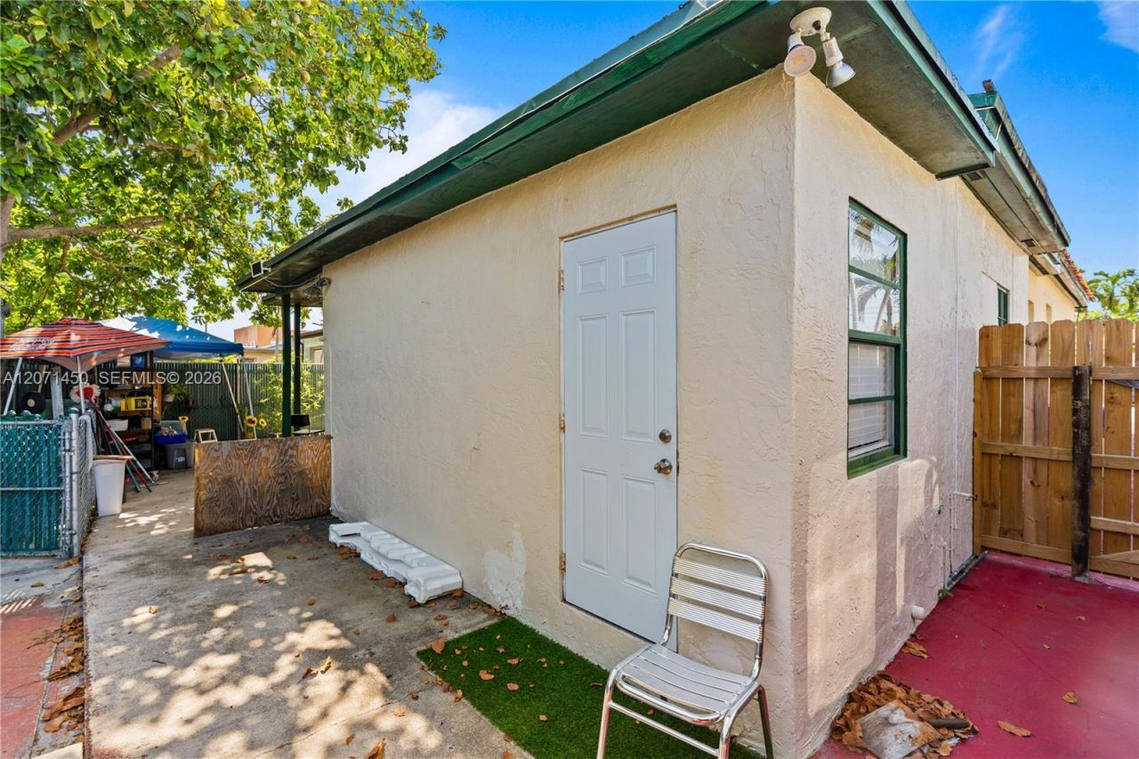 3445 NW 2nd St, Miami, FL 33125 Photo